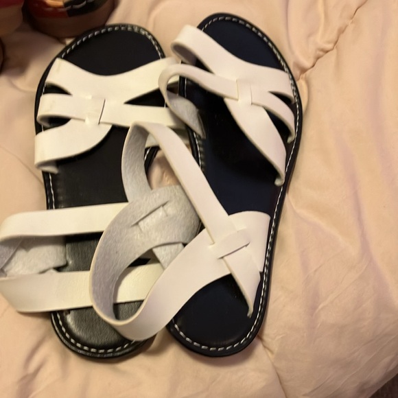 ⭐️⭐️BUNDLE of assorted sandals - Picture 6 of 7